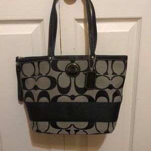 Almost brand new coach shoulder bag